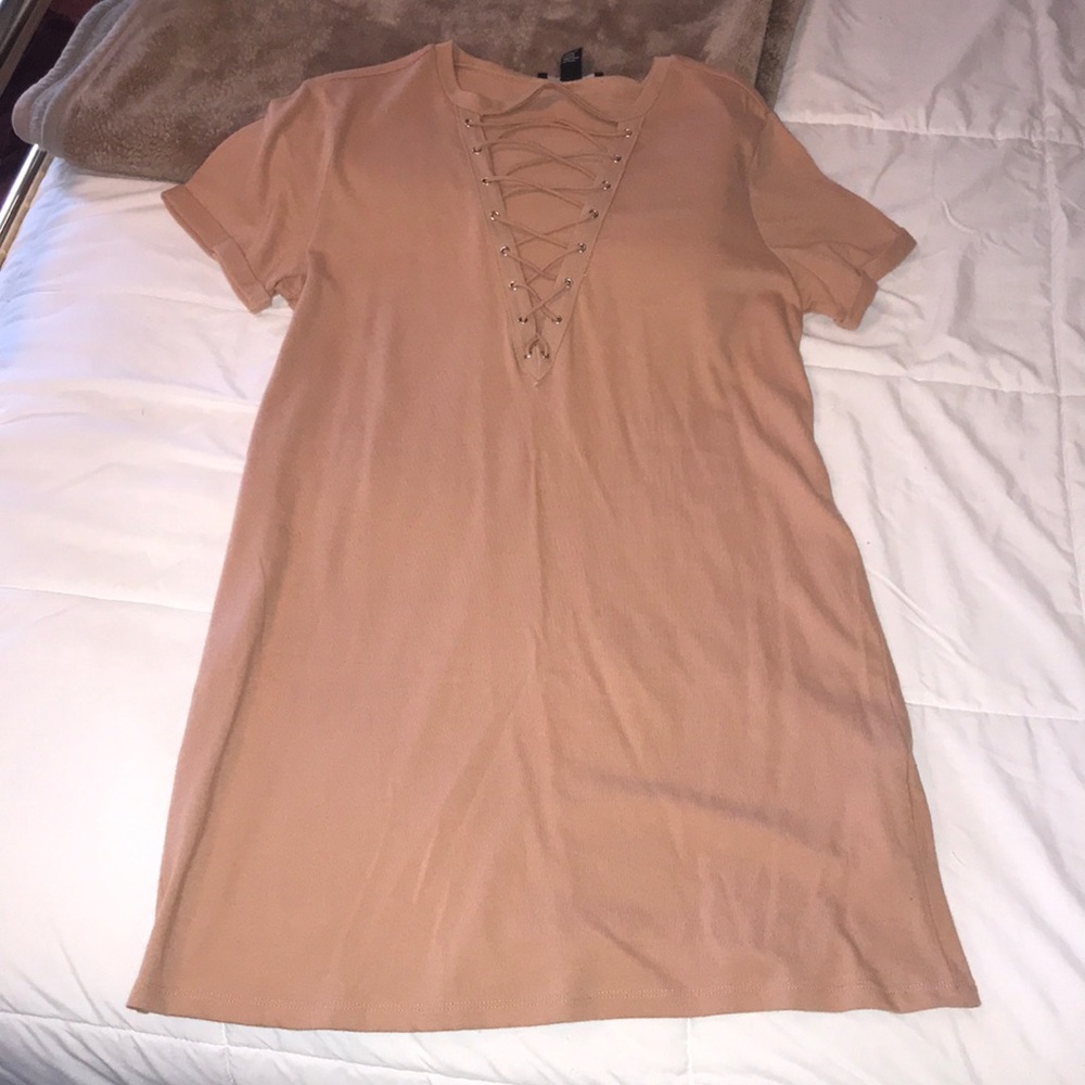 Tan dress size small, from Forever21 worn once.